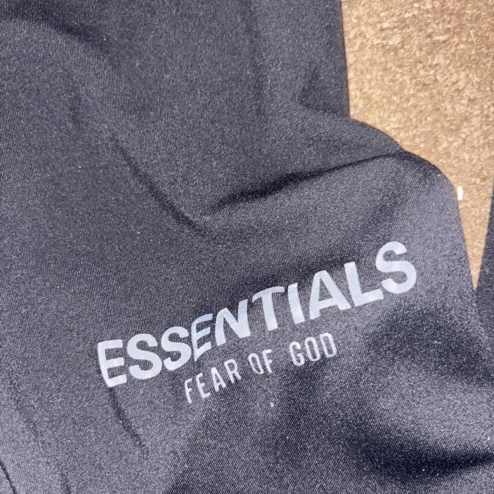 Essentials womens Black Leggings size xs - Picture 3 of 4